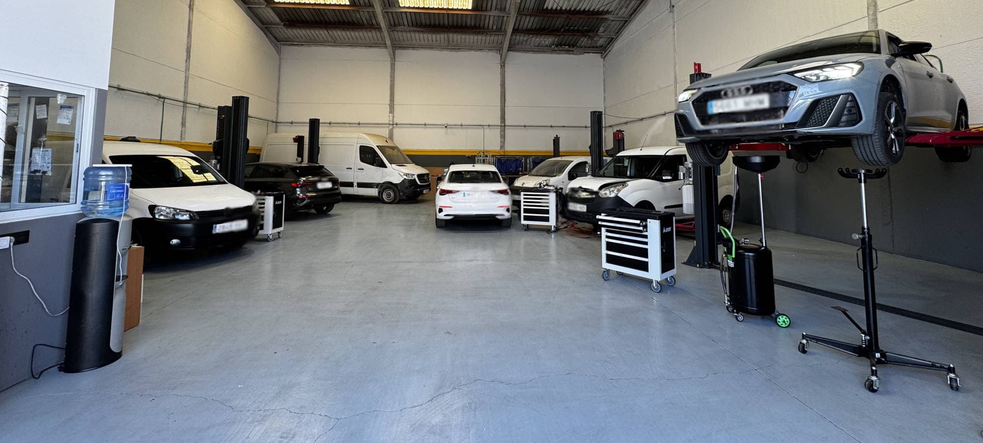 Interior del box mecánico